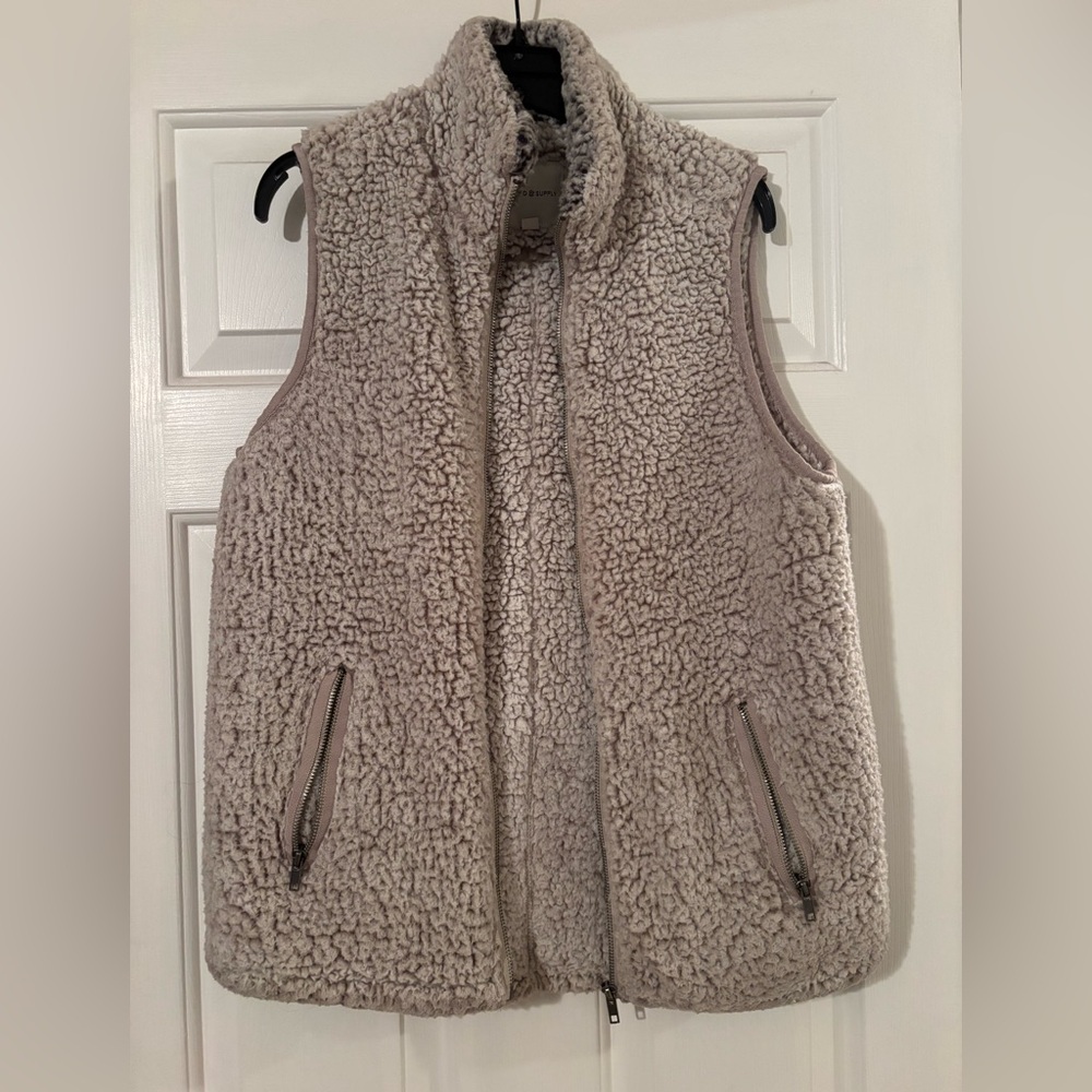 Thread and supply size M Sherpa vest